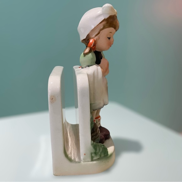 Vintage Hummel-style Napkin Holder - Picture 2 of 6